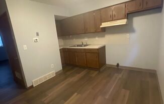 2 beds, 1 bath, $995, Unit Unit B