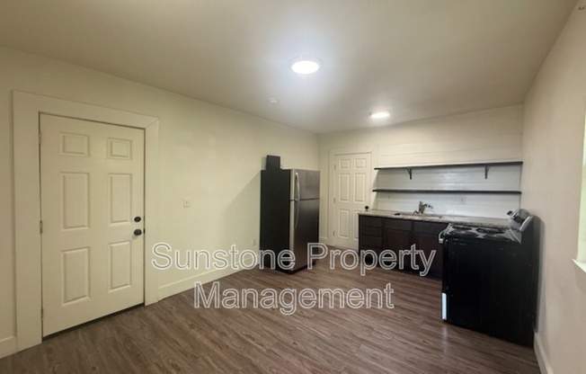 1306 E 2 ST