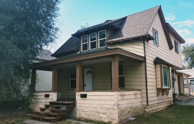 2 Bed, 1 Bath Duplex