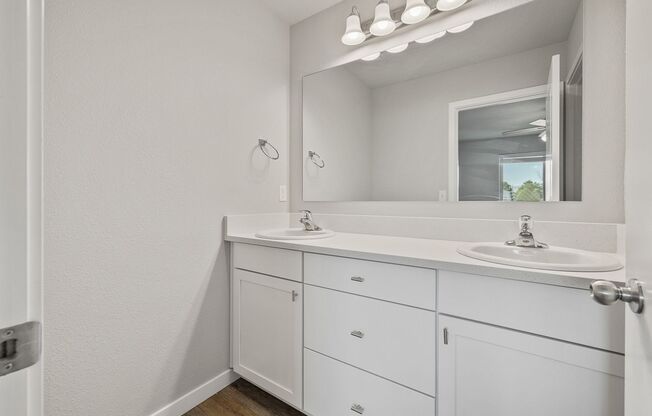 3 beds, 2.5 baths, 1,402 sqft, $1,800, Unit B150