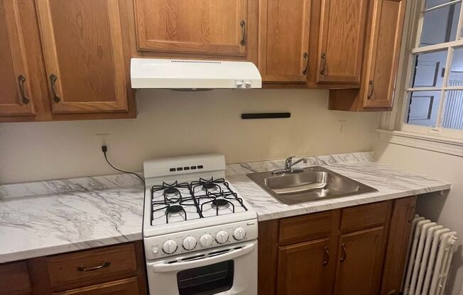 2 beds, 1 bath, 810 sqft, $1,895, Unit 418 #3