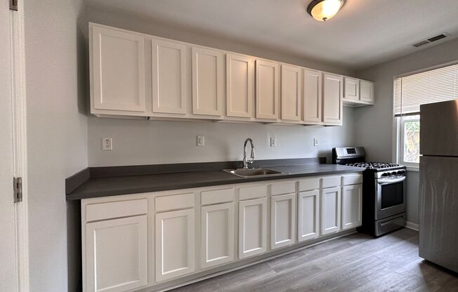 2 beds, 1 bath, 1,000 sqft, $995, Unit 1739 Central Ave - Unit 2F