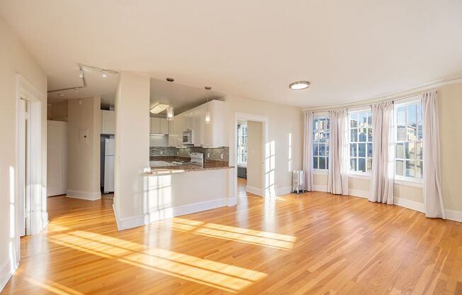990 Bay Street (1114r)