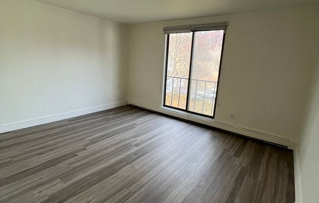 2 beds, 1.5 baths, 950 sqft, $1,545, Unit 335W