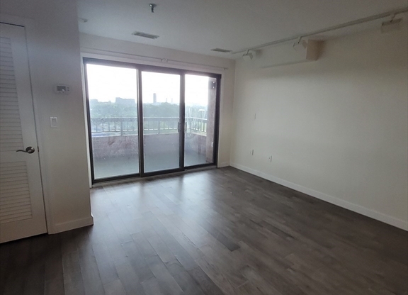 2 beds, 2 baths, 1,250 sqft, $3,400, Unit 913