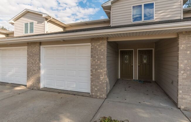 3 BEDROOM, 2 BATH WALK IN TOWNHOME, ATTACHED GARAGE, PRIVATE MASTER BATH!