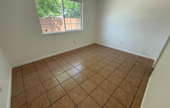 2 beds, 1 bath, $1,050, Unit #3