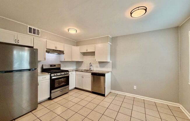 2 beds, 1 bath, 750 sqft, $875, Unit 27