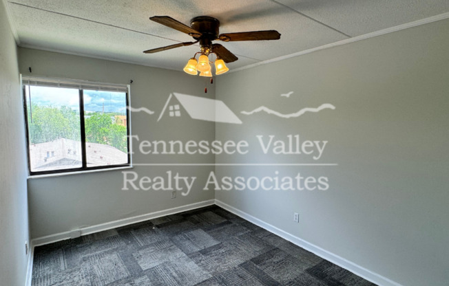 2 beds, 1 bath, $1,095