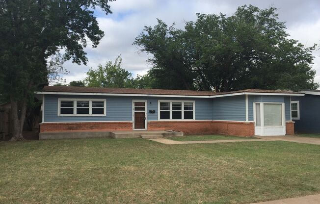 Cute Home Located Minutes From Elementary & Medical District!