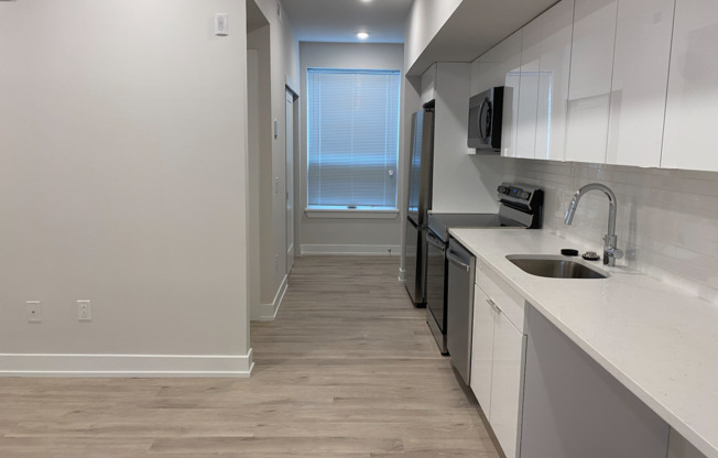 2 beds, 1 bath, 820 sqft, $2,220, Unit A202