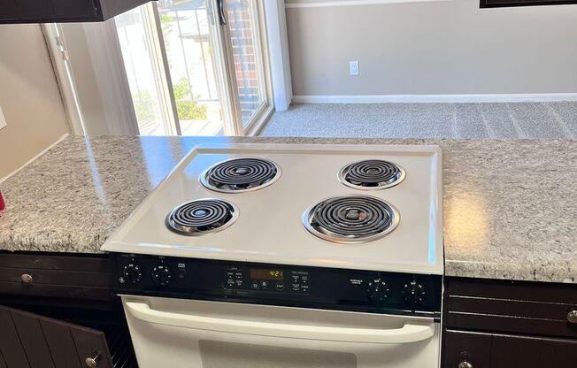 2 beds, 1 bath, 948 sqft, $1,199, Unit 069