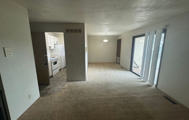 2 beds, 1.5 baths, 750 sqft, $800, Unit 23B