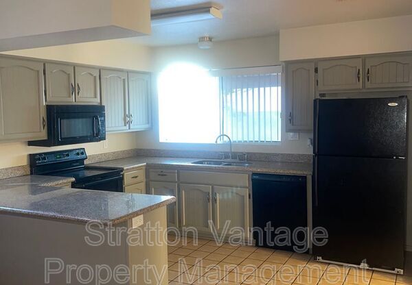 1538 E MCNAIR DR