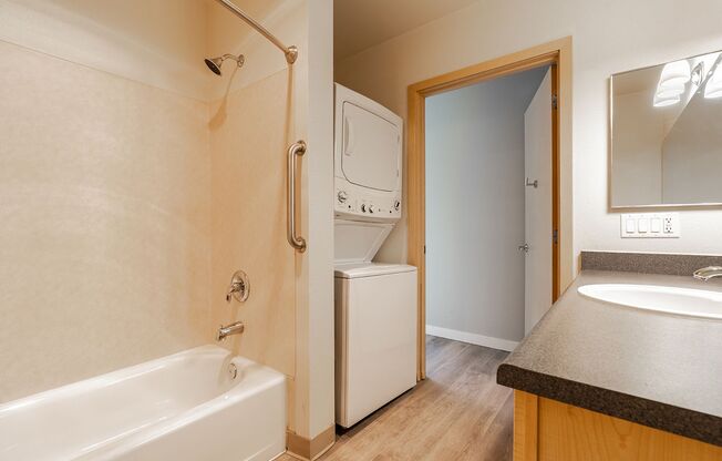 Studio, 1 bath, 543 sqft, $1,209, Unit B108
