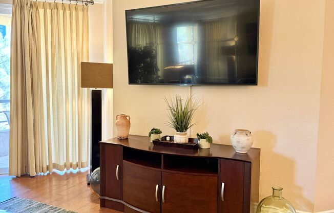 2 beds, 2 baths, $2,400, Unit # 206