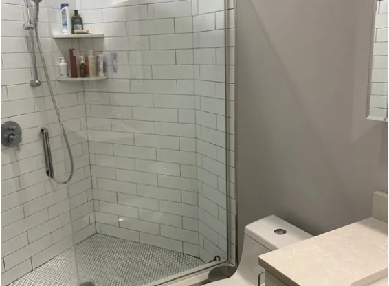 2 beds, 2 baths, $3,900, Unit 6