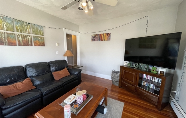 3 beds, 1 bath, 1,100 sqft, $2,800, Unit 3R