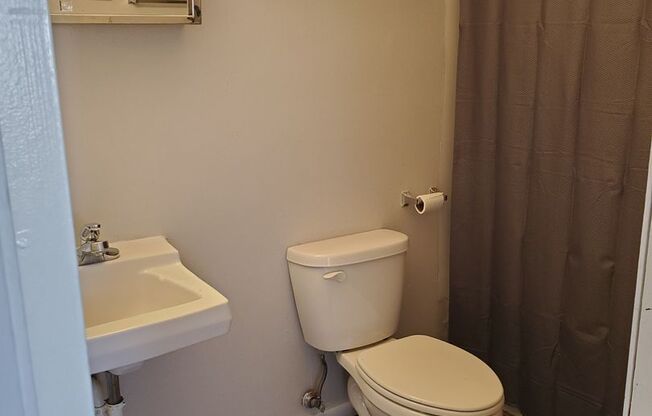 1 bed, 1 bath, $525, Unit Apt 10 - upstairs