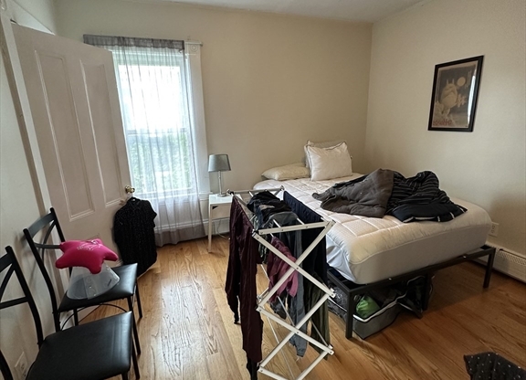 3 beds, 1 bath, 1,500 sqft, $3,500, Unit 3