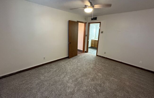 2 beds, 2 baths, $1,300, Unit 405