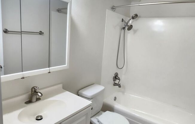 Spacious and Modern 1 Bedroom Located near all the Necessities!