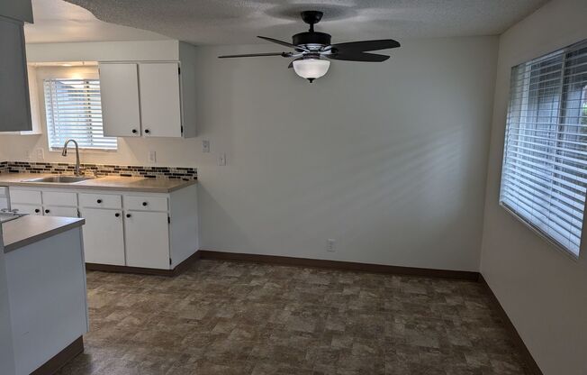 2 beds, 1 bath, 922 sqft, $1,695, Unit 374