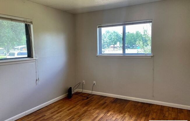 1100-1102 Castlerock Dr