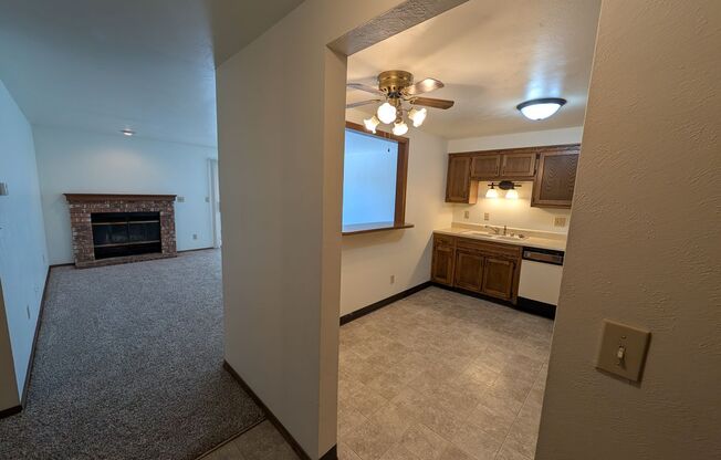 2 beds, 2 baths, 1,034 sqft, $1,279, Unit 1401 077