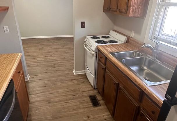 1 bed, 1 bath, $525, Unit 1423 E Lincoln