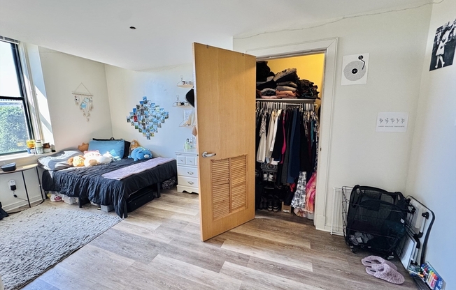 2 beds, 1 bath, 736 sqft, $3,700, Unit 6B
