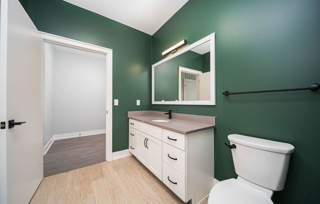 2 beds, 1 bath, 887 sqft, $1,575, Unit 225