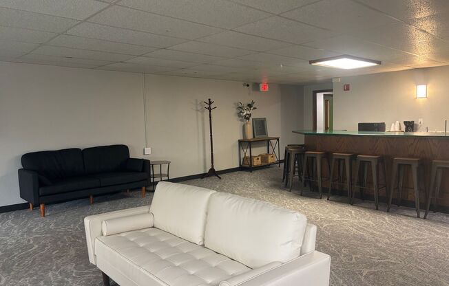 1 bed, 1 bath, 737 sqft, $1,119, Unit 1401 011