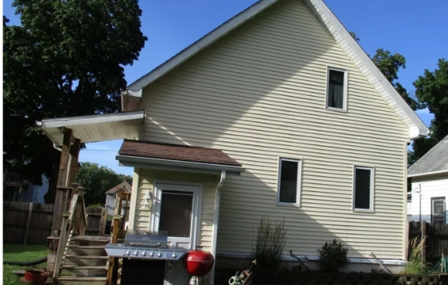 1621 13 AVE