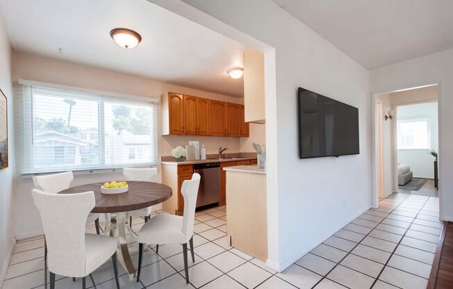 2 beds, 1 bath, 850 sqft, $2,545, Unit 15