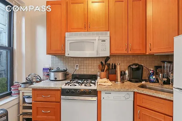 129 W 89 ST