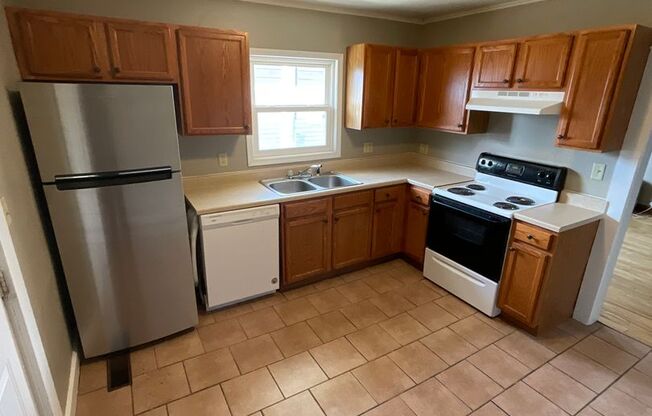 ***AUGUST 2026*** 4 Bedroom House - 5 Person Occupancy