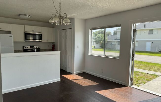 2 beds, 1 bath, $1,800, Unit # 1