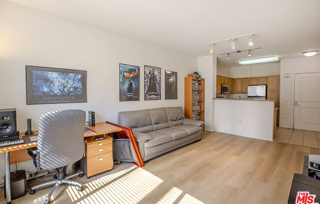 1 bed, 1 bath, 735 sqft, $2,450, Unit 239