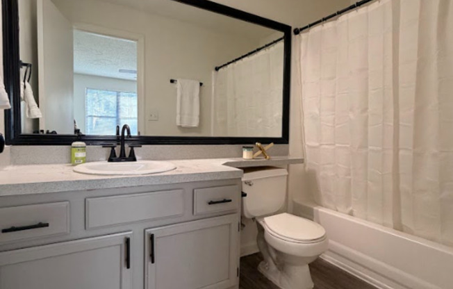 3 beds, 2 baths, 1,250 sqft, $1,575, Unit 401