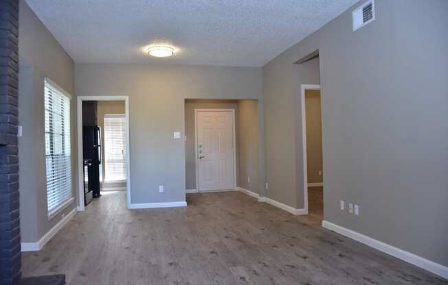 Oakwood Creek Apartments living area