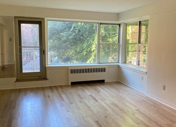 1 bed, 1 bath, 625 sqft, $3,500, Unit 207