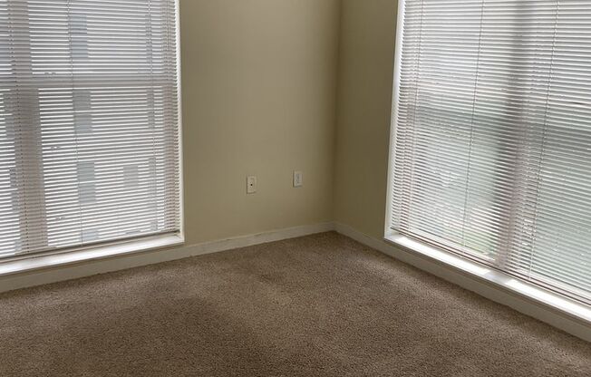 3 beds, 1 bath, 985 sqft, $2,310, Unit 601