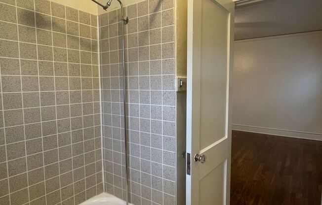 Studio, 1 bath, 380 sqft, $995, Unit 107