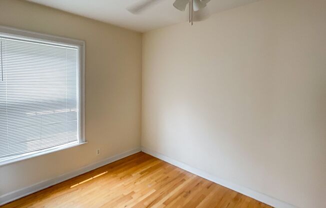 2 beds, 1 bath, 920 sqft, $1,995, Unit 2000-2D