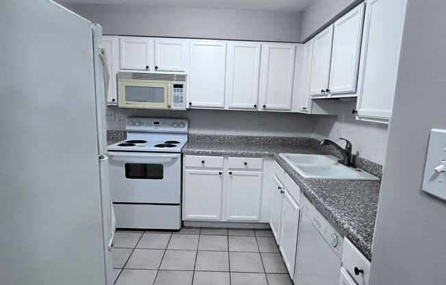 2 beds, 1 bath, $1,550, Unit 609-106