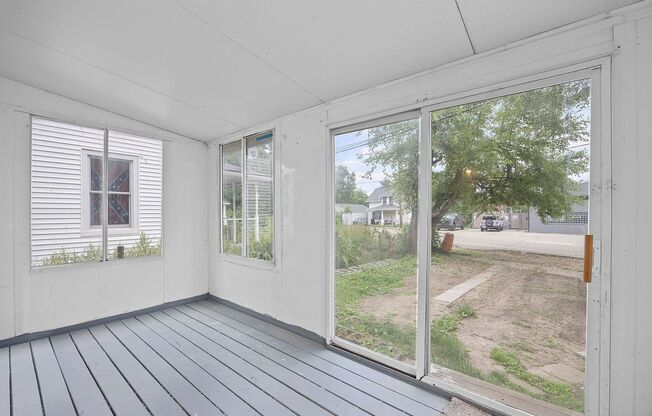 HOOVEN:  Cute 3 bedroom 1 bath home.