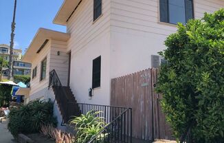 2 beds, 1 bath, $2,700, Unit 1209 Poli Street