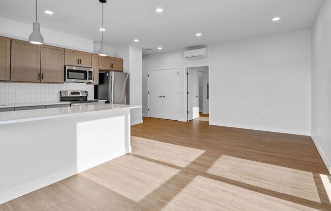 2 beds, 2 baths, 960 sqft, $2,250, Unit 514