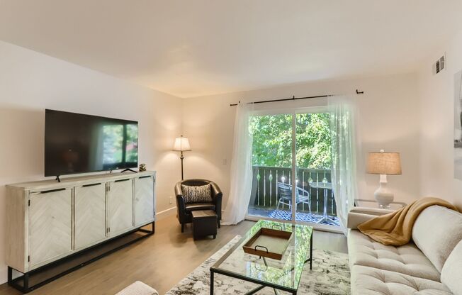 1 bed, 1 bath, $2,695, Unit # J 24